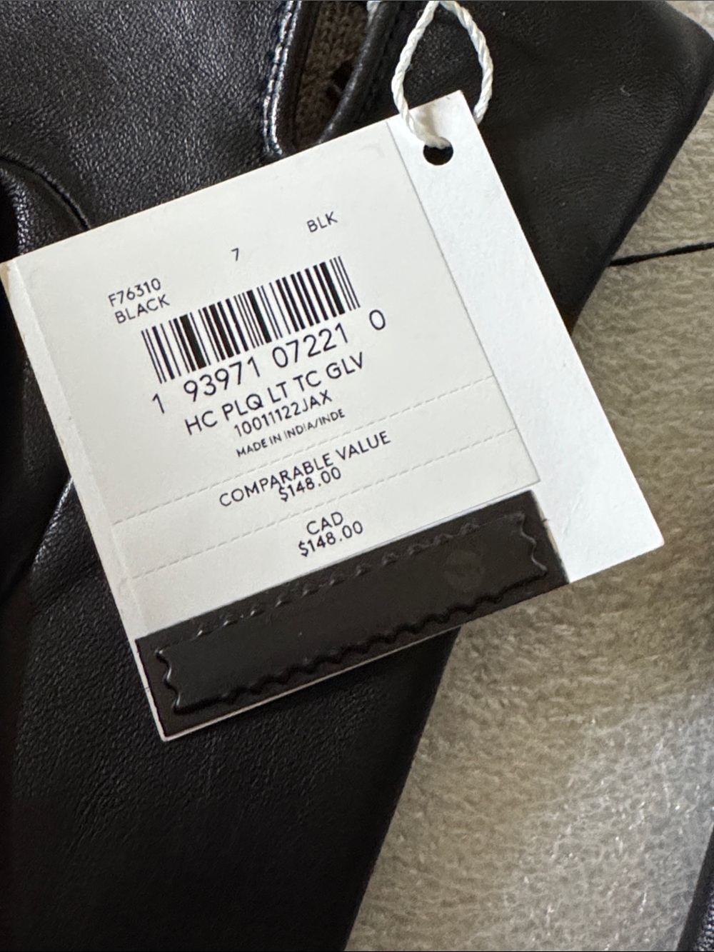 NWT Coach Ladies Smooth Tech  Leather Gloves in Black with Signature Button - Picture 10 of 10